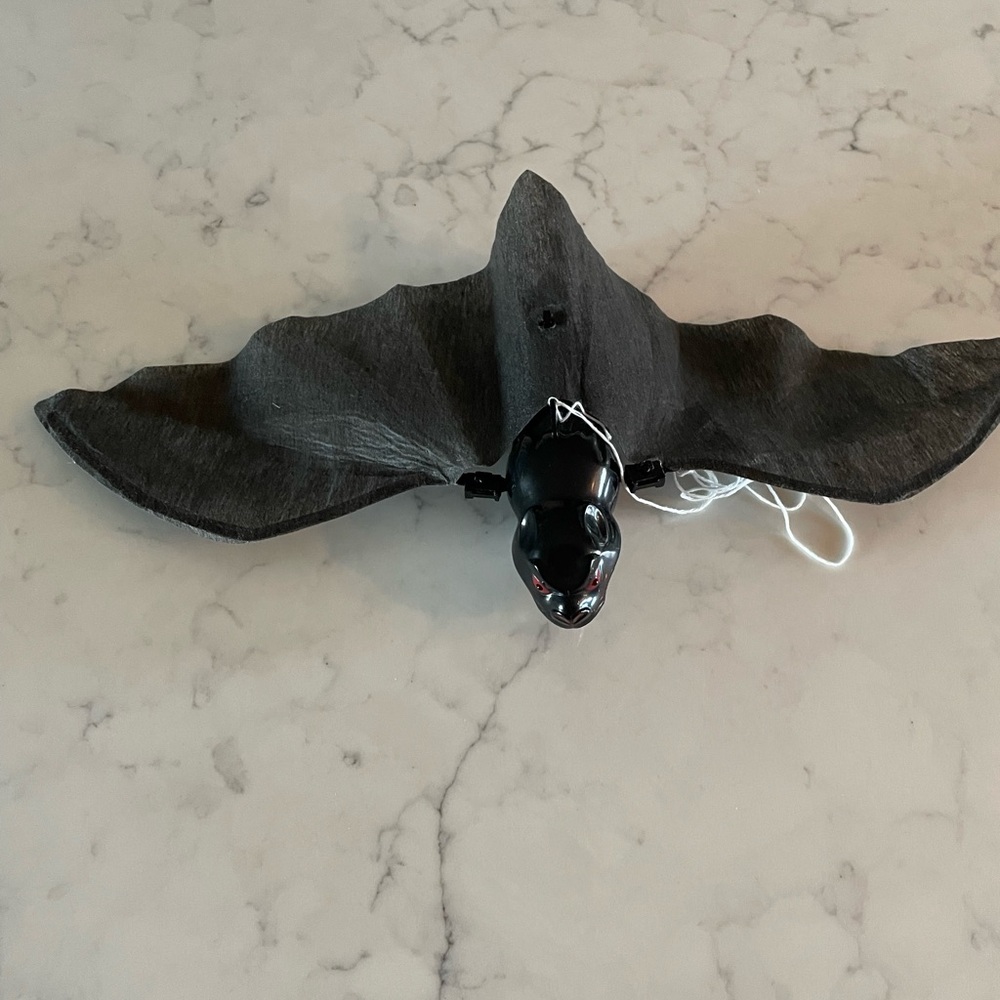 Vintage 90s Halloween 9”  Flying VAMPIRE BAT - Flaps Wings Eyes Light